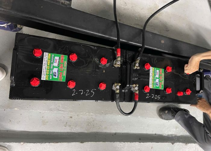 binh-ac-quy-gs-12v-200ah-nuoc