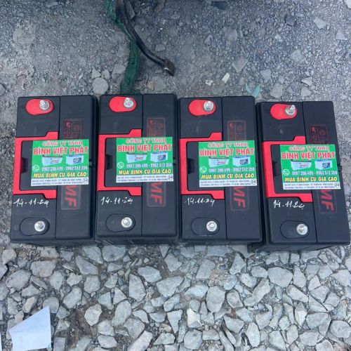 binh-ac-quy-enimac-12v-100ah-lap-cho-xe-dau-keo-kenworth