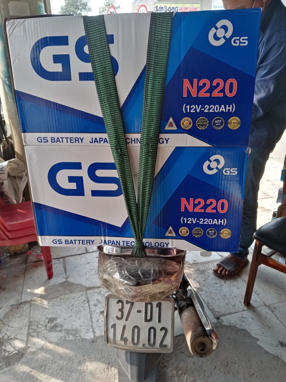 ac-quy-gs-n220-12v-220ah-dung-cho-xe-buyt-2-tang